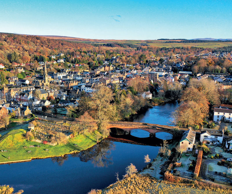 Regular Lochs and Glens guests will be familiar with the picturesque town of Callander, the subject of this edition’s cover photograph. It is known as the Gateway to the Highlands and for many visitors the real’ Scotland starts here.