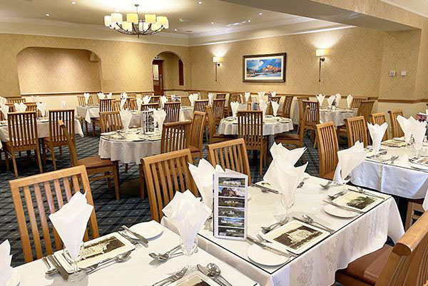 Loch Achray Hotel dining area
