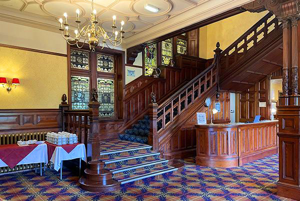 Highland Hotel entrance staircase