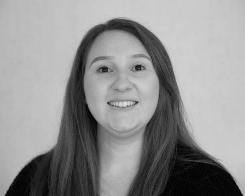 Portrait of Louise office team member.
